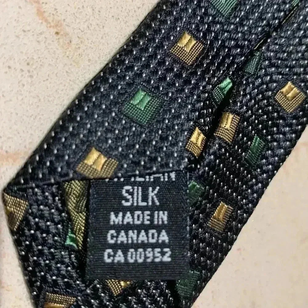 Stefano Conti 100% silk tie, raised green, and gold squares on face - Picture 3 of 4